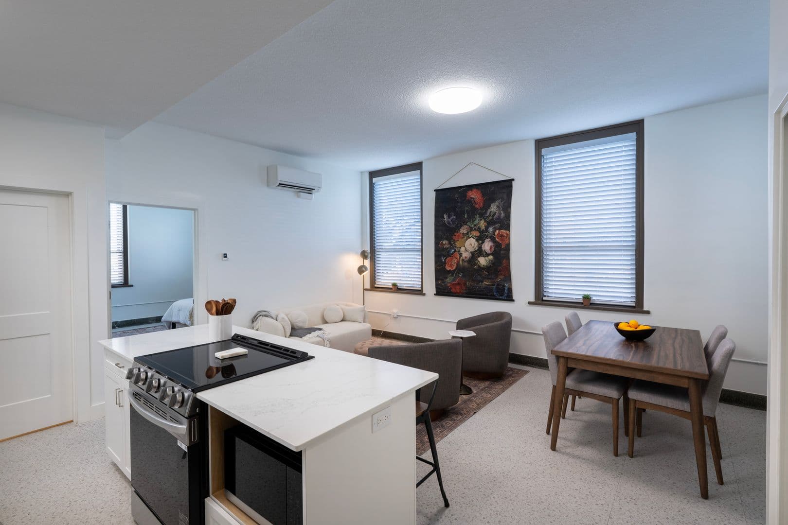 Fort Wayne Apartment: 835 Van Buren St