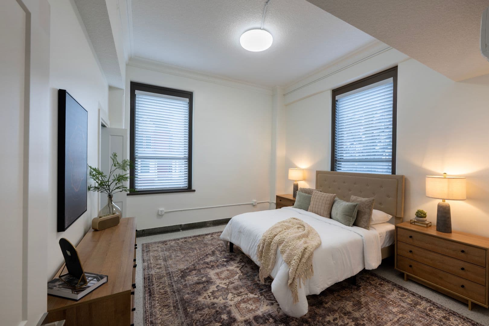 Fort Wayne Apartment: 835 Van Buren St