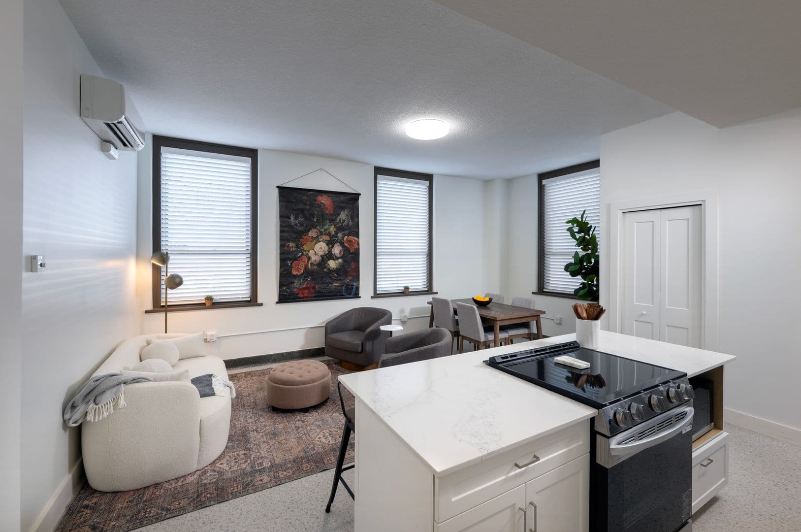 Fort Wayne Apartment: 835 Van Buren St