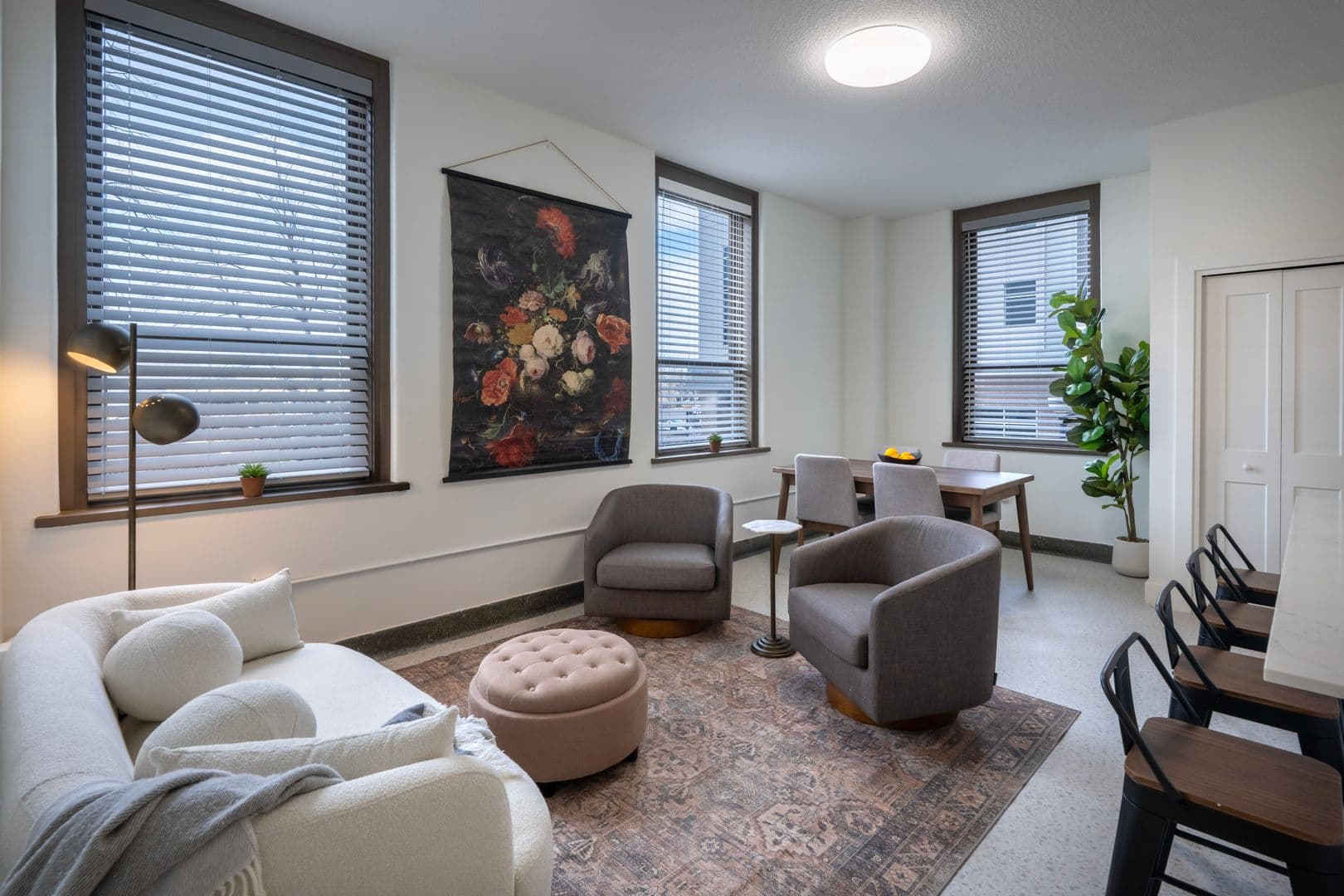 Fort Wayne Apartment: 835 Van Buren St