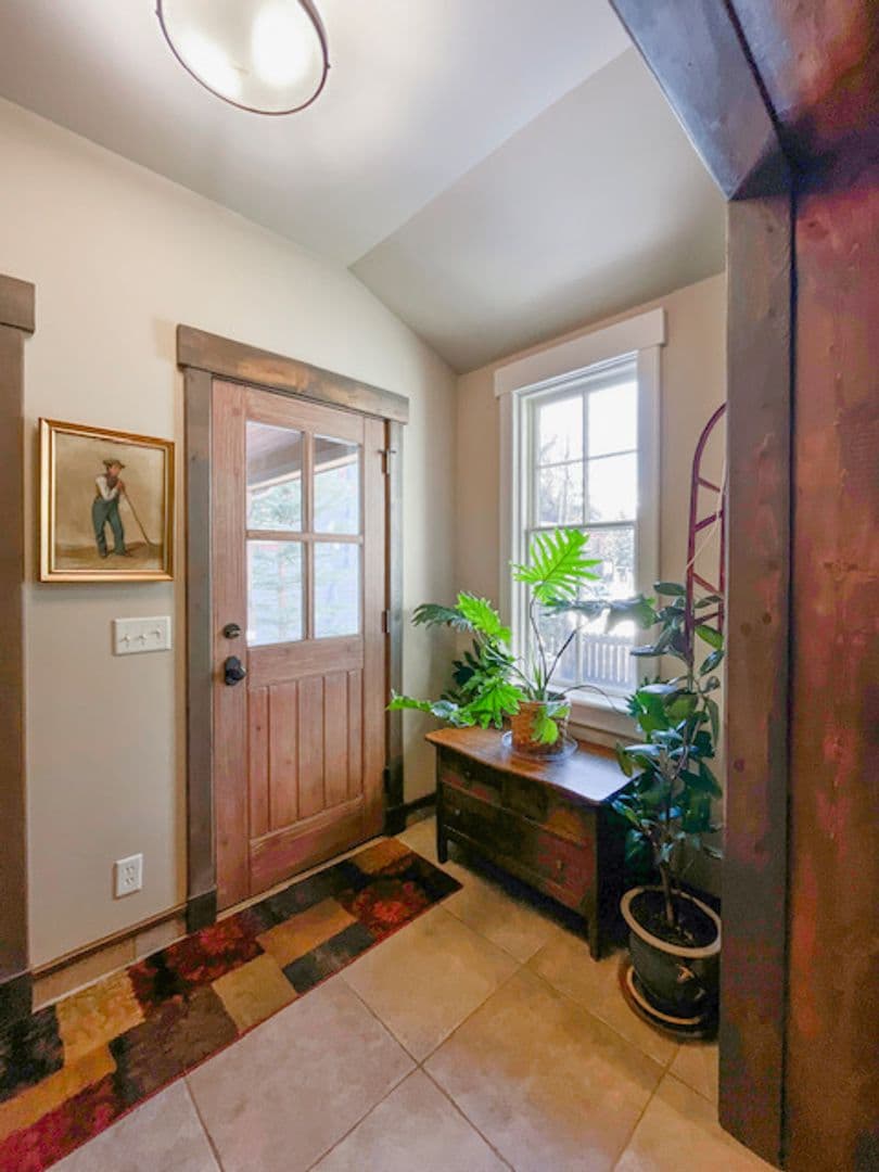 Breckenridge House: 100 S. Harris Street