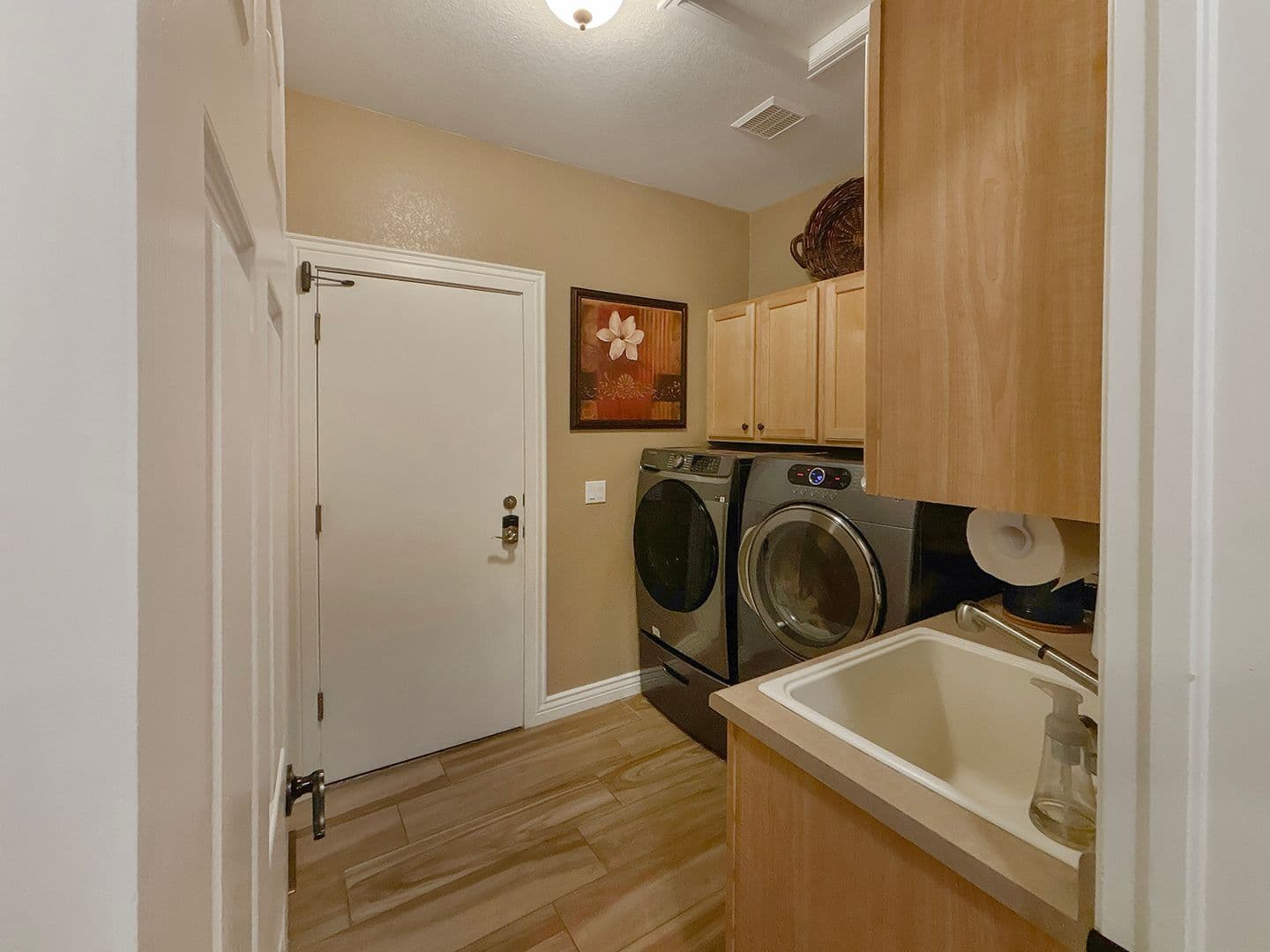 Aurora House: 8163 S Quemoy Cir
