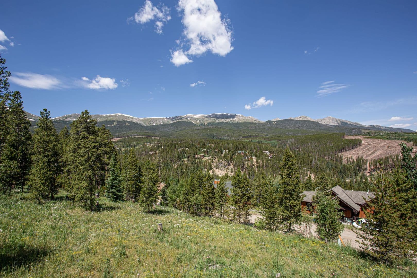 Breckenridge House: 1148 American Way