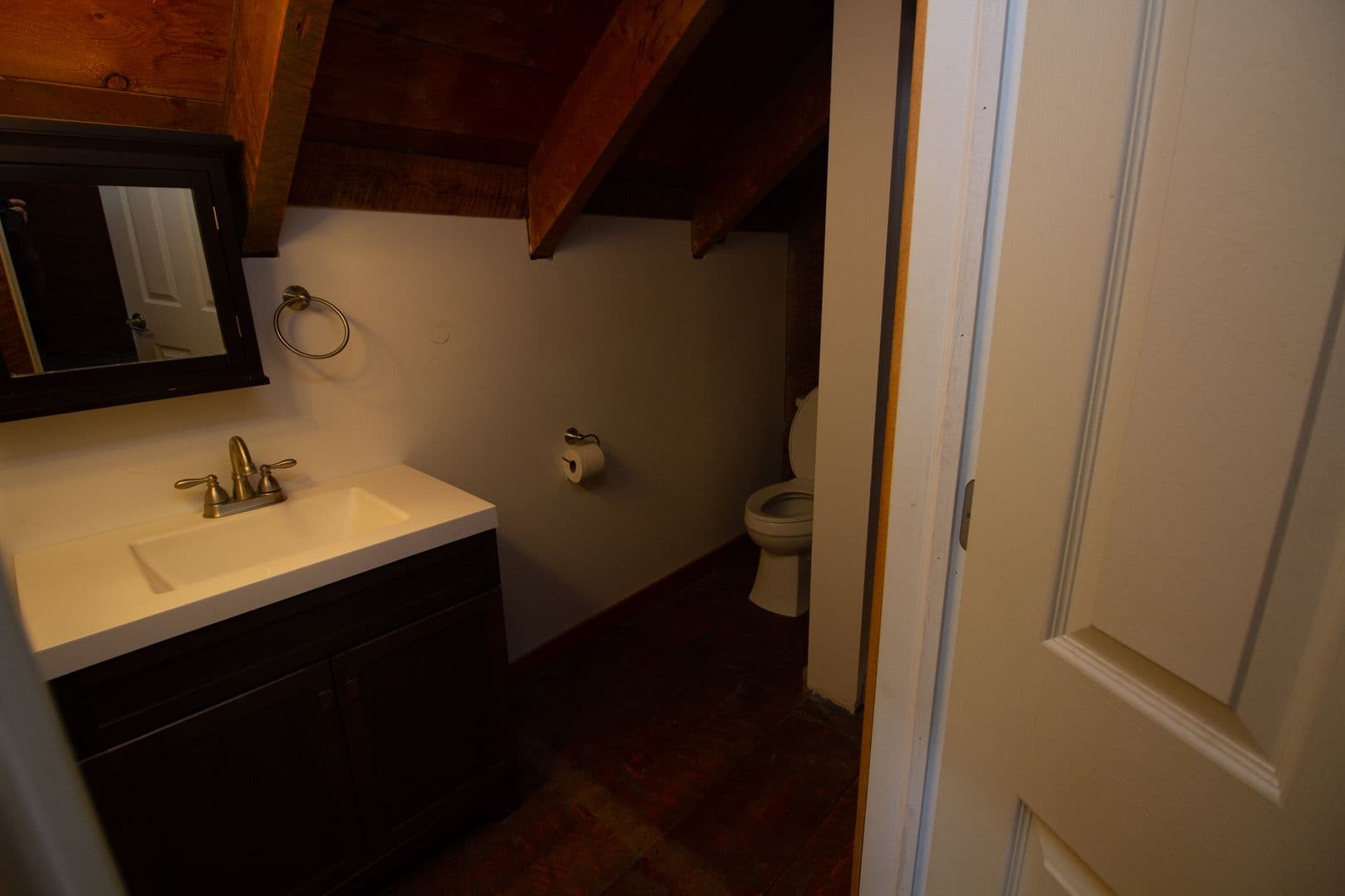 Alma Apartment: 11 W First Avenue