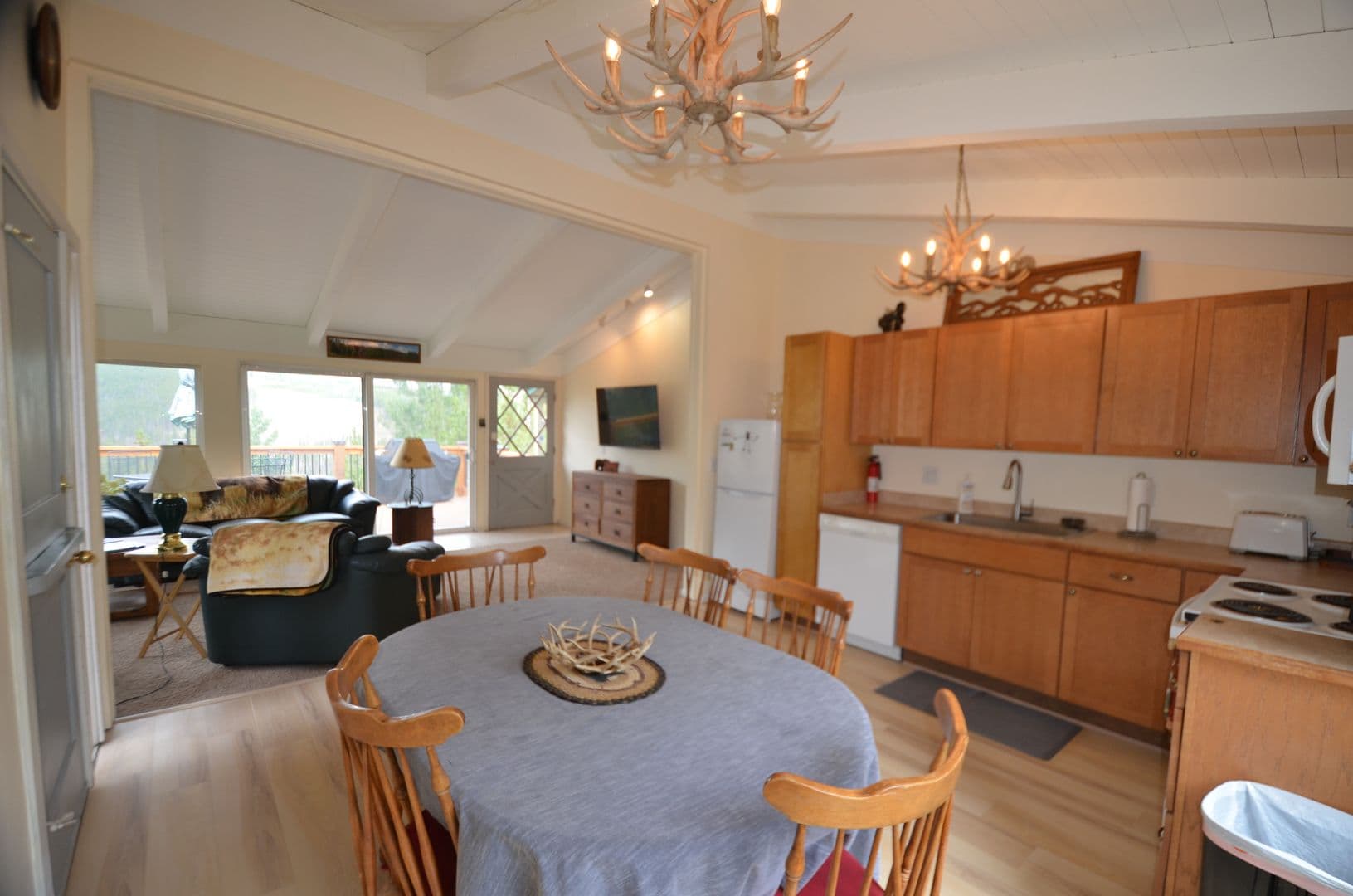 Breckenridge House: 1148 American Way