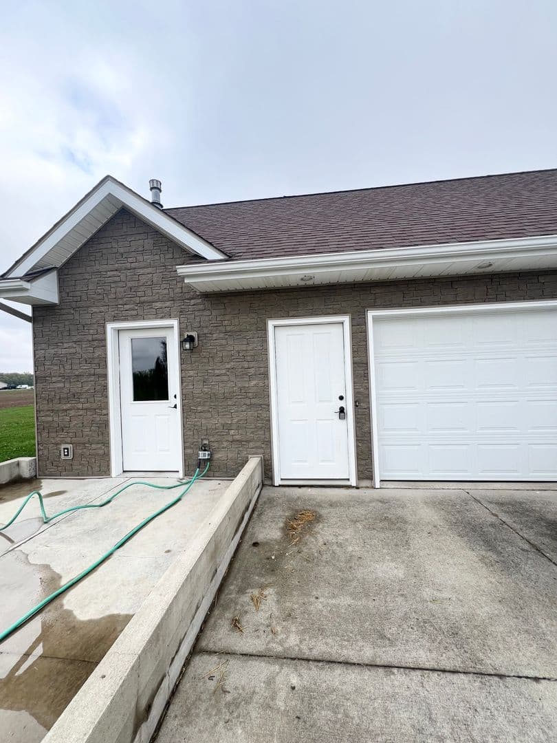 Hoagland House: 13711 Hoagland Road