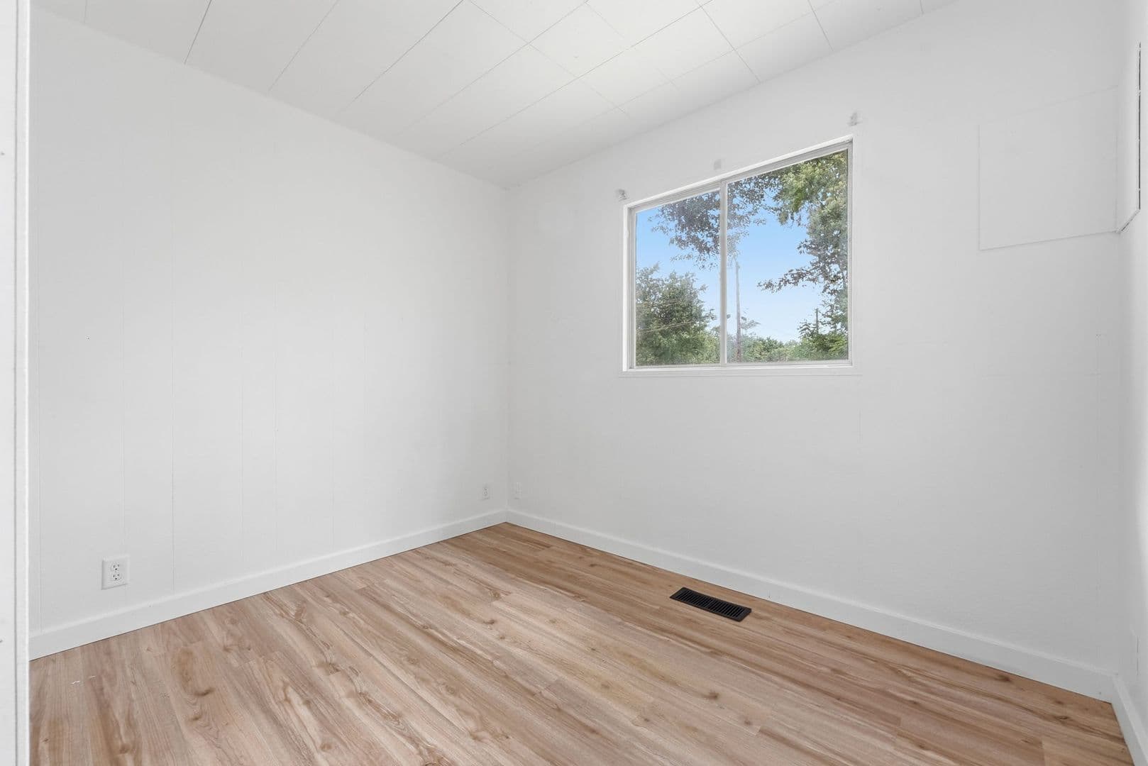 New Haven House: 528 Courtney Drive