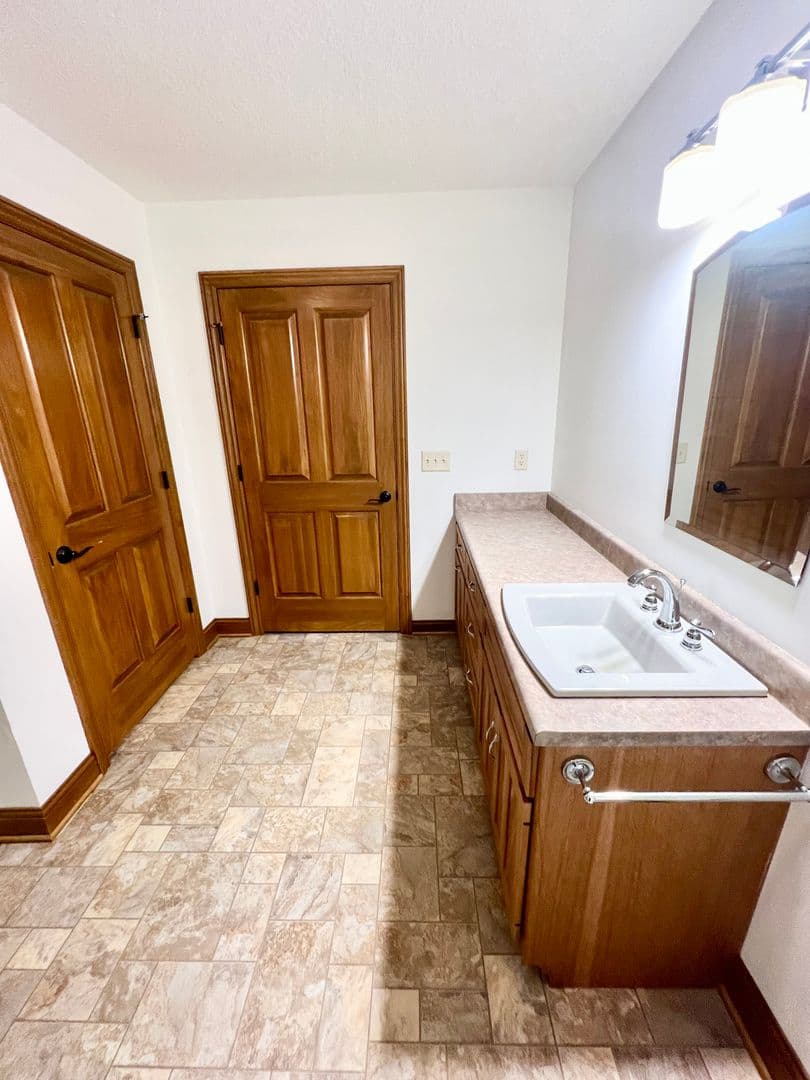 Hoagland House: 13711 Hoagland Road