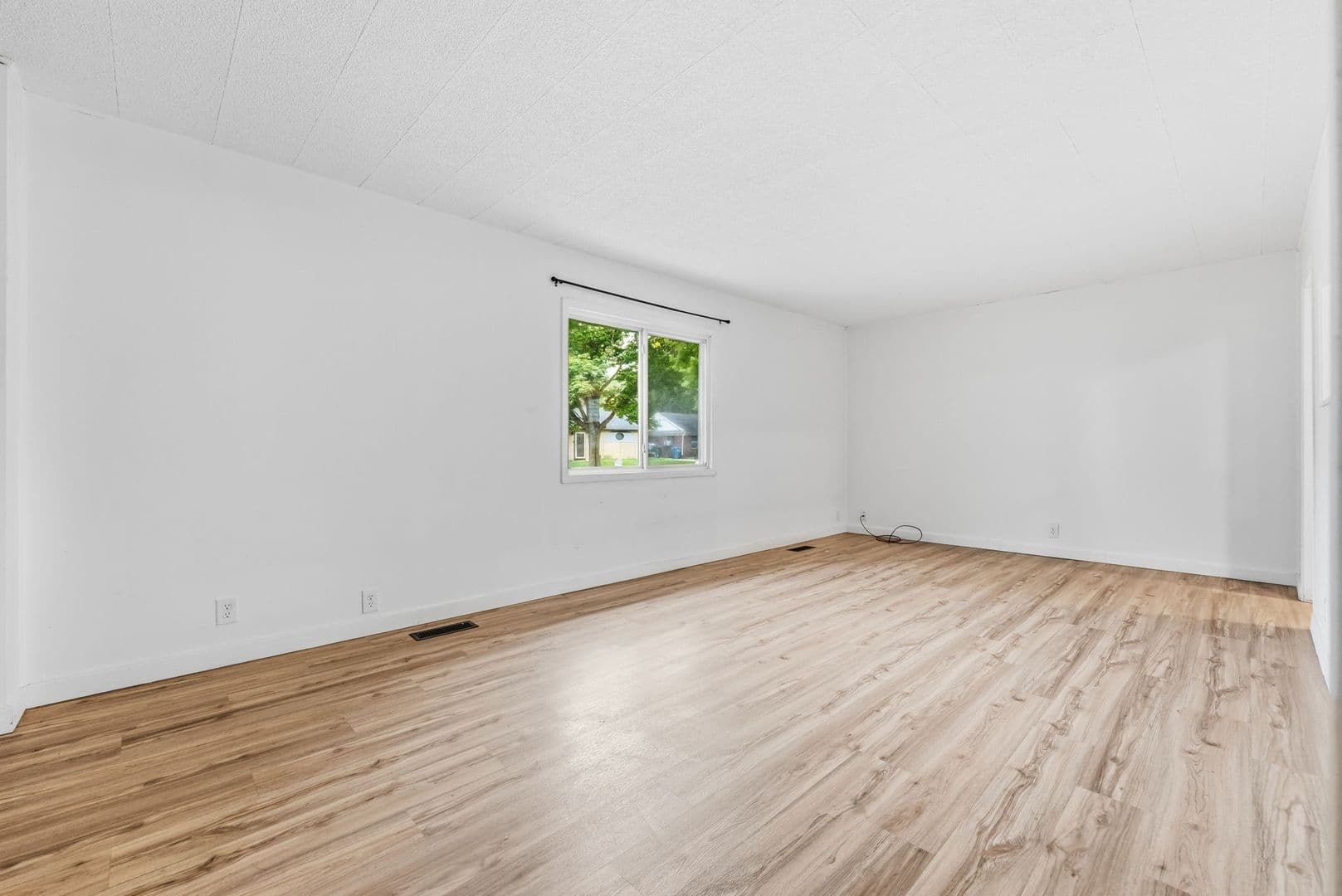 New Haven House: 528 Courtney Drive