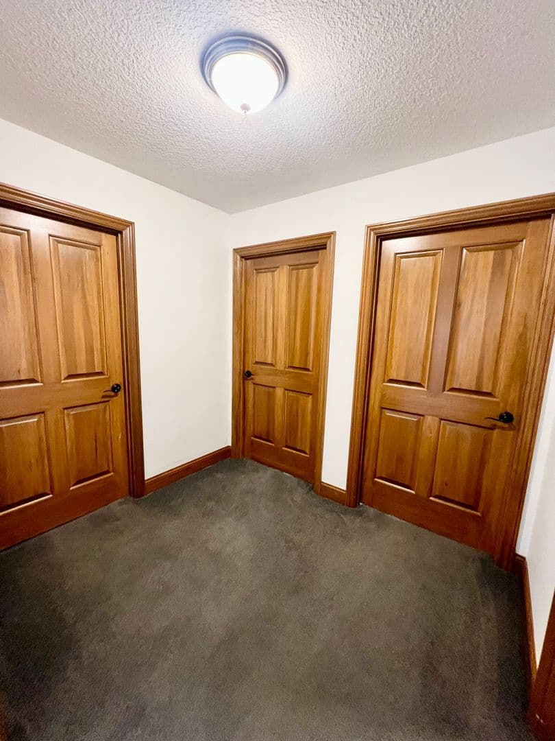 Hoagland House: 13711 Hoagland Road
