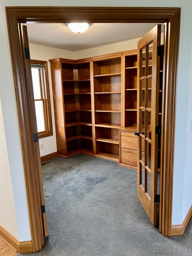 Hoagland House: 13711 Hoagland Road