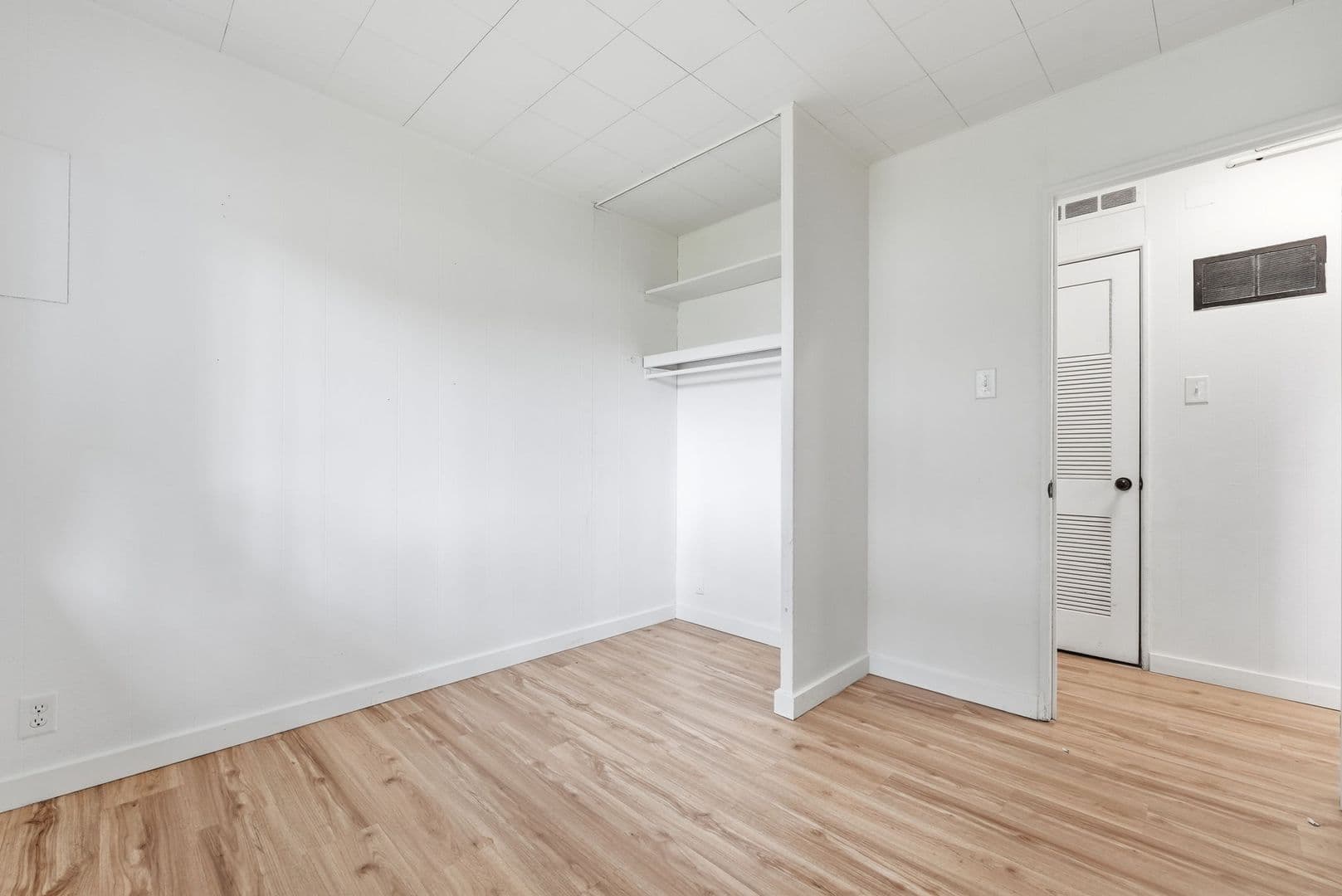 New Haven House: 528 Courtney Drive