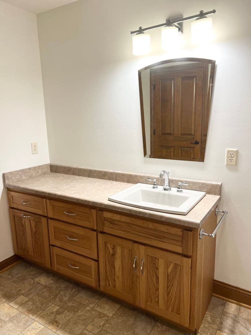 Hoagland House: 13711 Hoagland Road