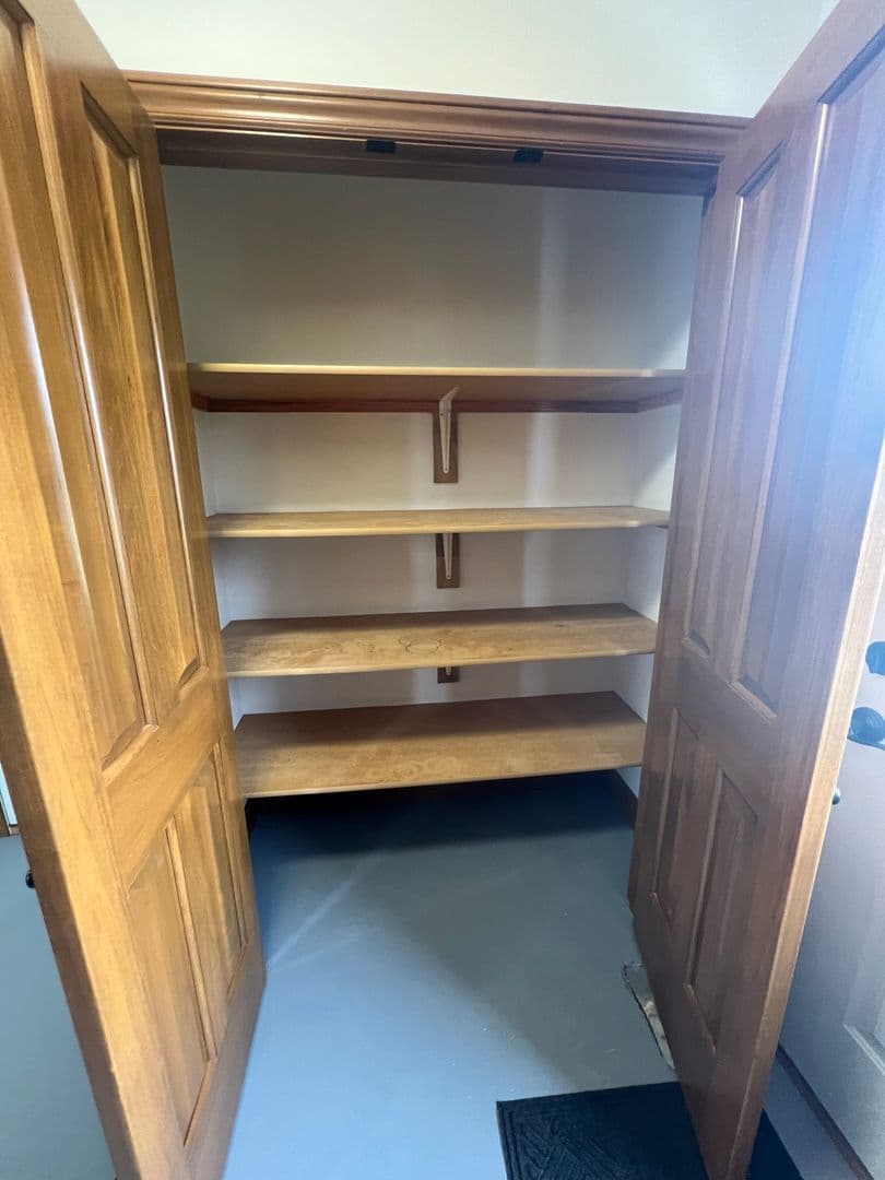 Hoagland House: 13711 Hoagland Road