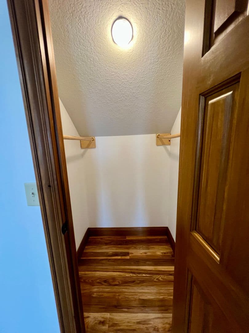 Hoagland House: 13711 Hoagland Road