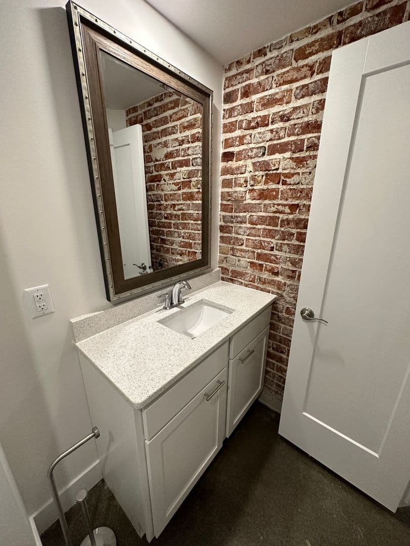 Omaha Apartment: 2754 Harney / 324 S 27th Avenue