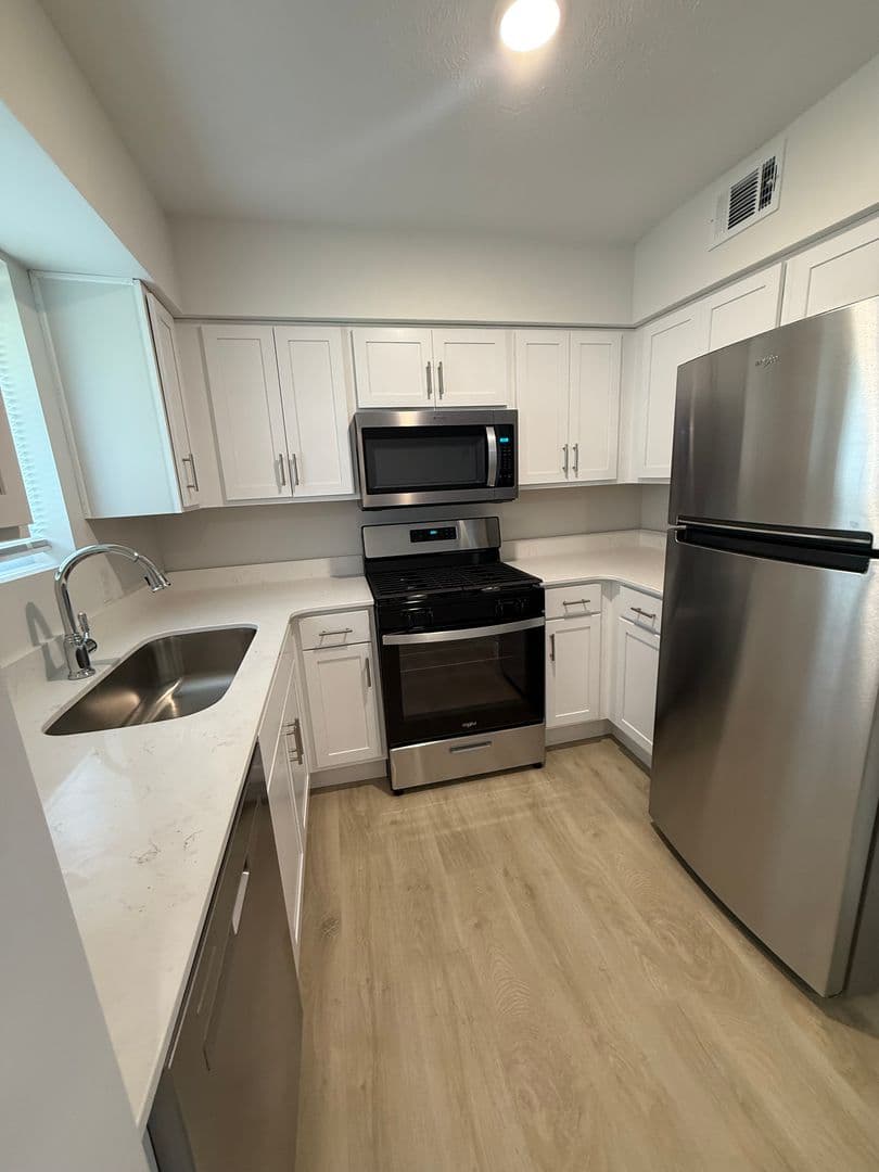 Omaha Apartment: 2520 South 60th Street
