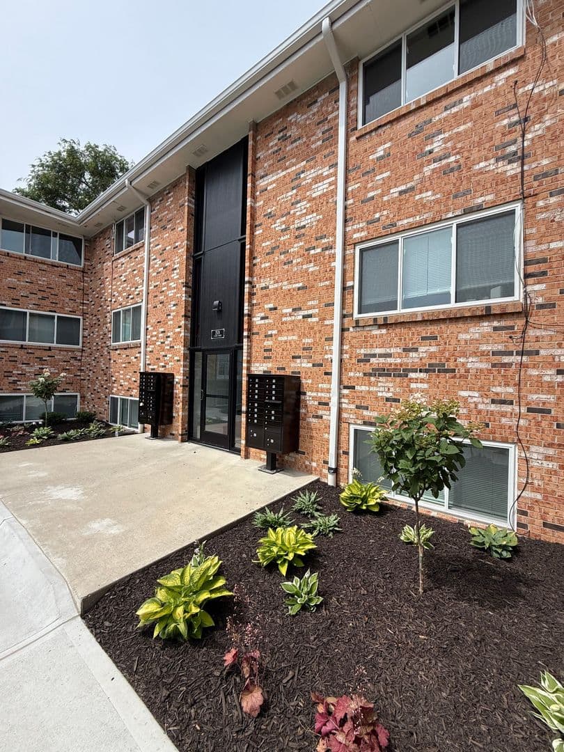 Omaha Apartment: 2520 South 60th Street