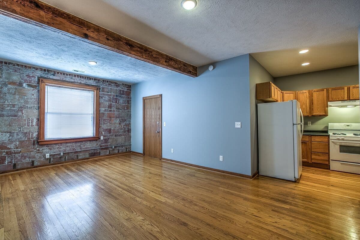 Omaha Apartment: 2754 Harney / 324 S 27th Avenue