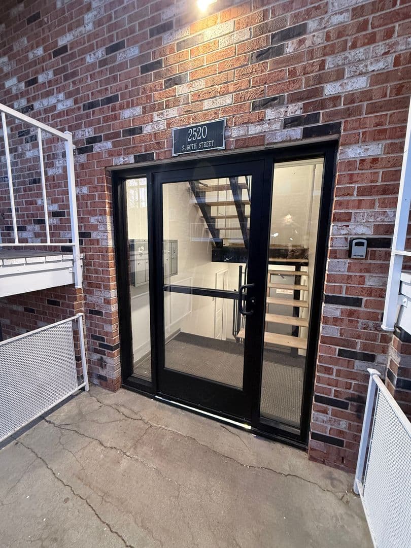 Omaha Apartment: 2520 South 60th Street