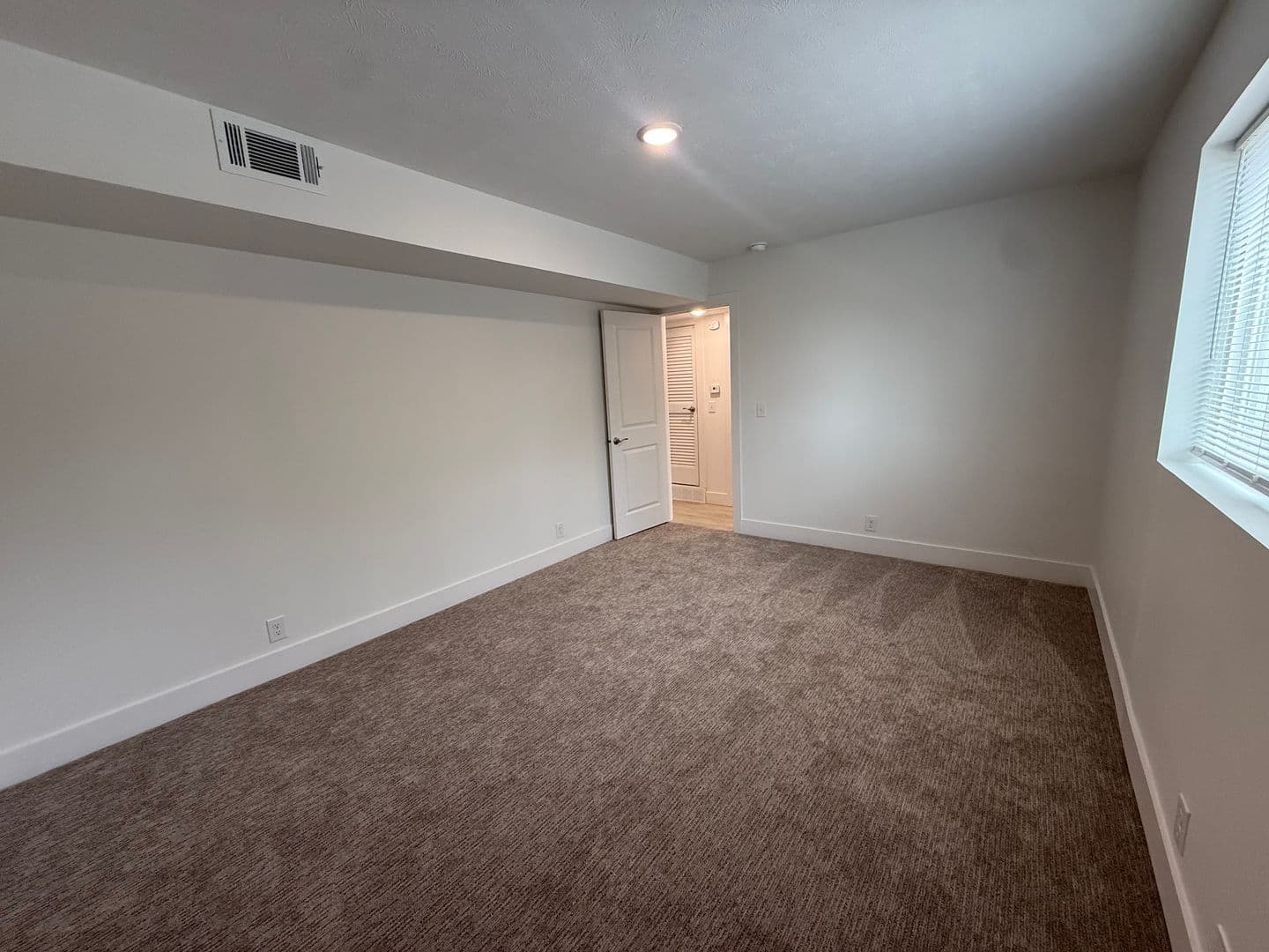 Omaha Apartment: 2520 South 60th Street
