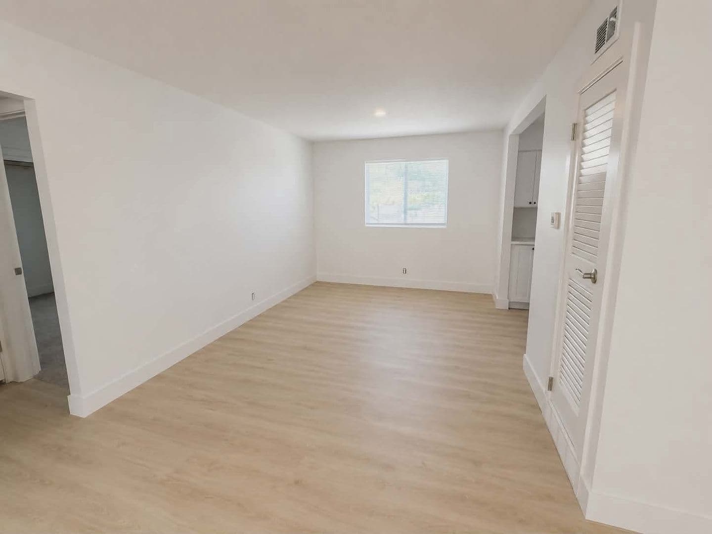 Omaha Apartment: 2520 South 60th Street