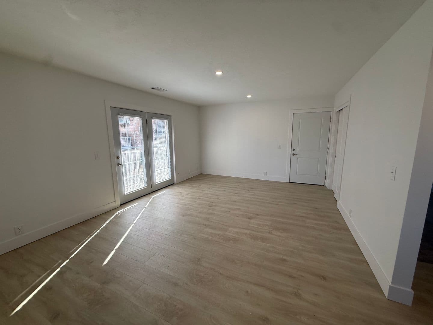 Omaha Apartment: 2520 South 60th Street