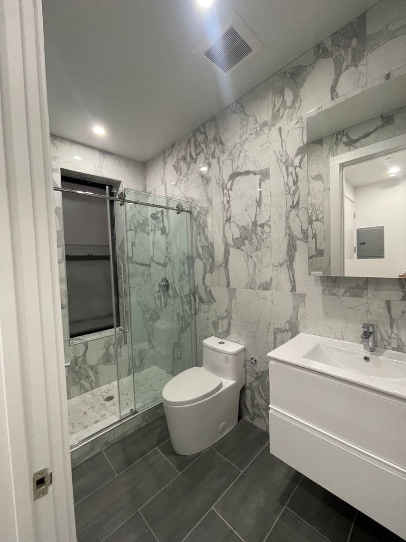 Brooklyn Apartment: 205 Irving Ave