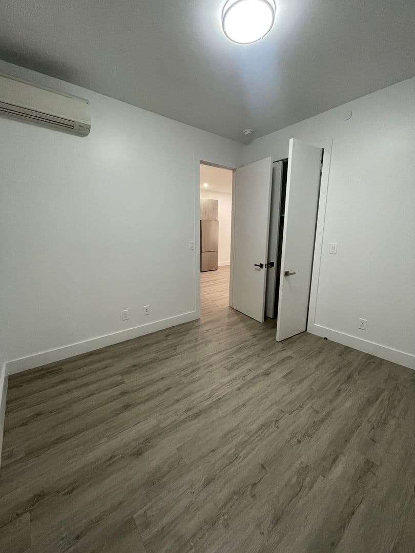 Brooklyn Apartment: 205 Irving Ave