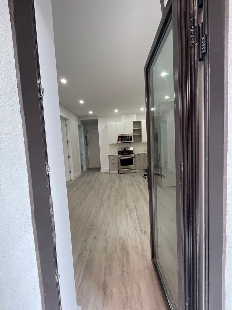 Brooklyn Apartment: 205 Irving Ave