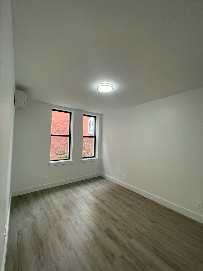 Brooklyn Apartment: 205 Irving Ave