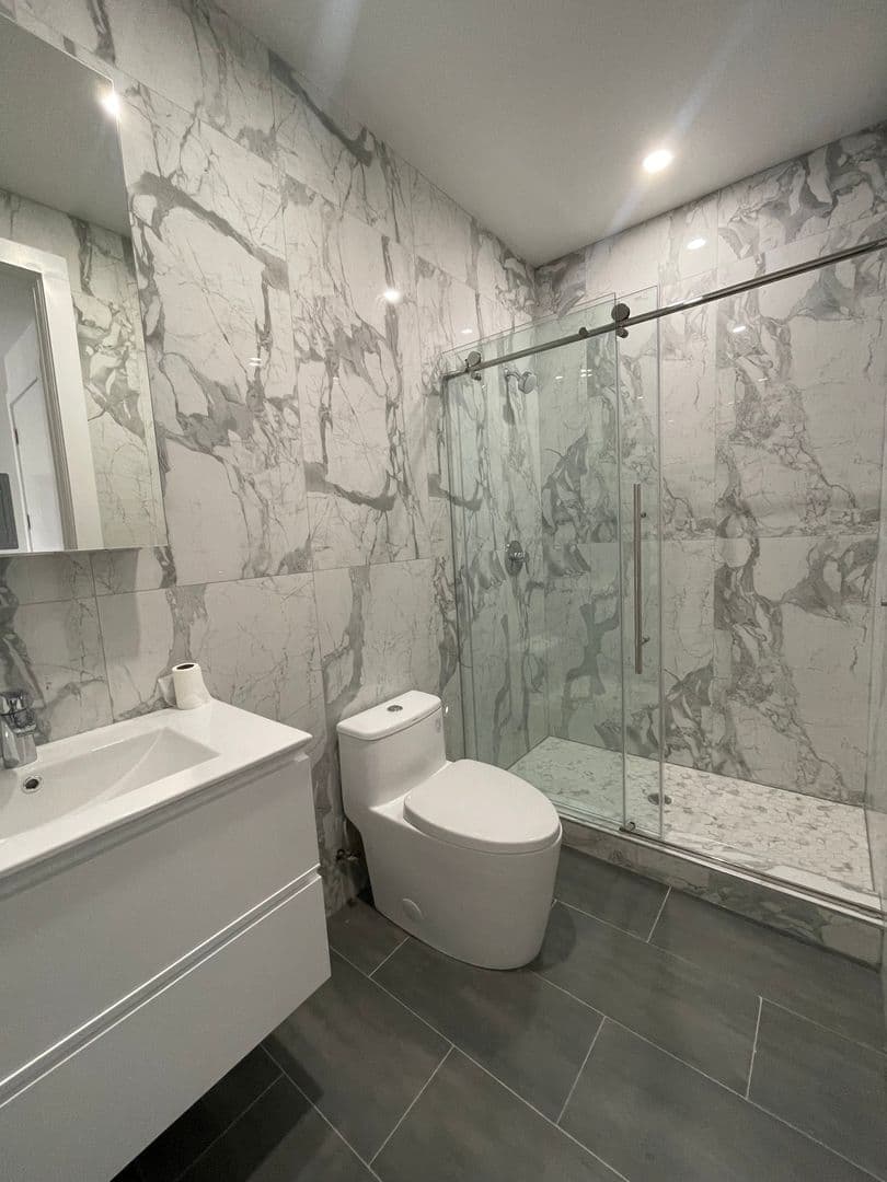 Brooklyn Apartment: 205 Irving Ave