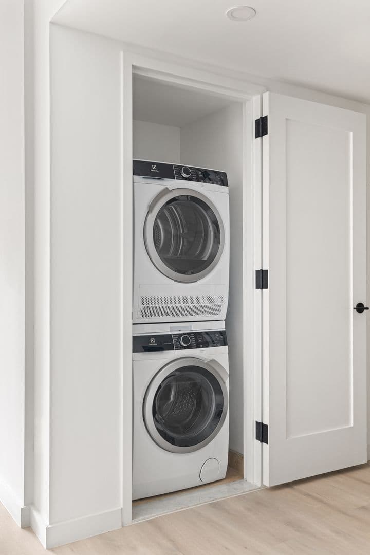 Brooklyn Apartment: 2971 Shell Road