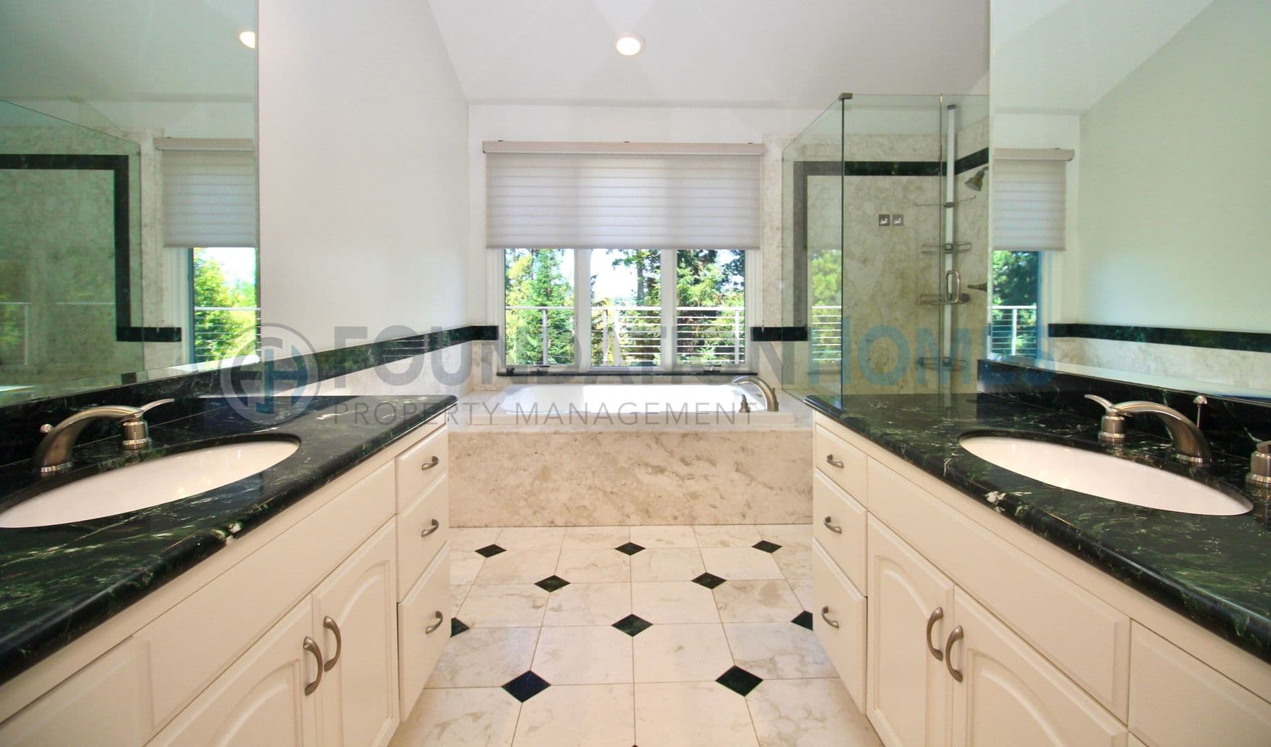 Kentfield House: 309 Crown Rd