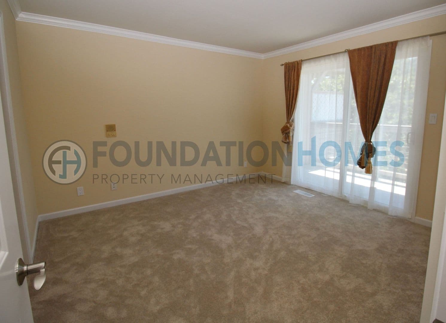Fairfax Townhome: 93 Live Oak Ave