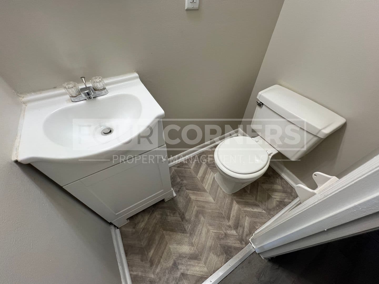 Lexington Apartment: 422 Salem St