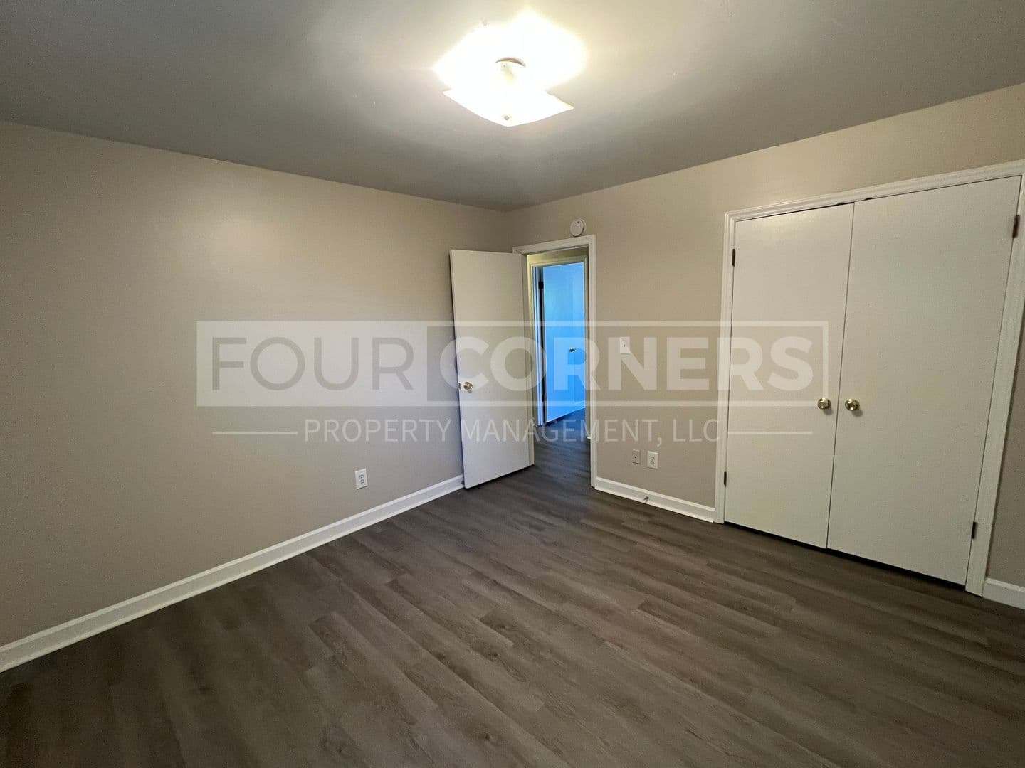 Lexington Townhome: 295 W 5th St