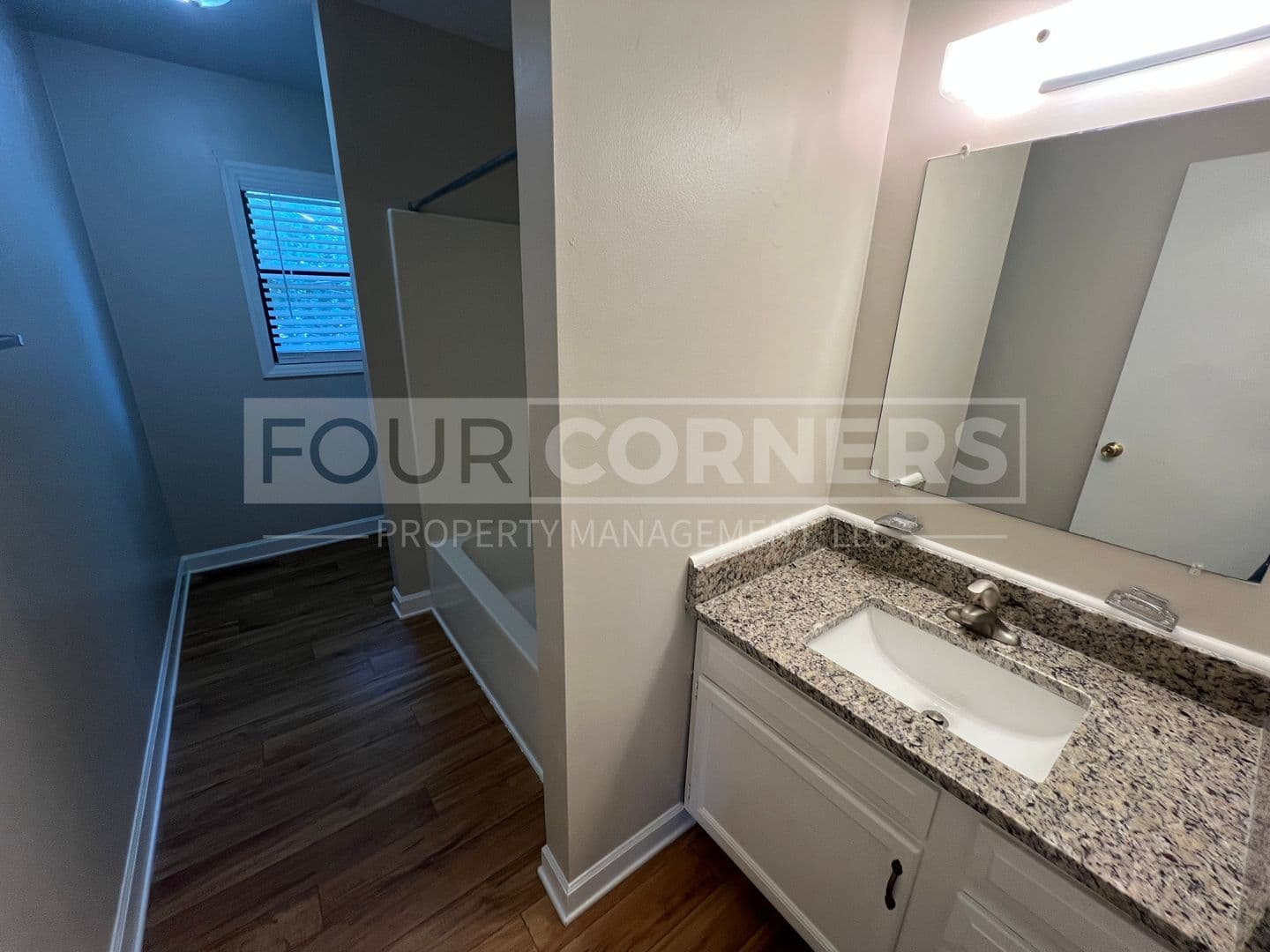 Lexington Townhome: 295 W 5th St
