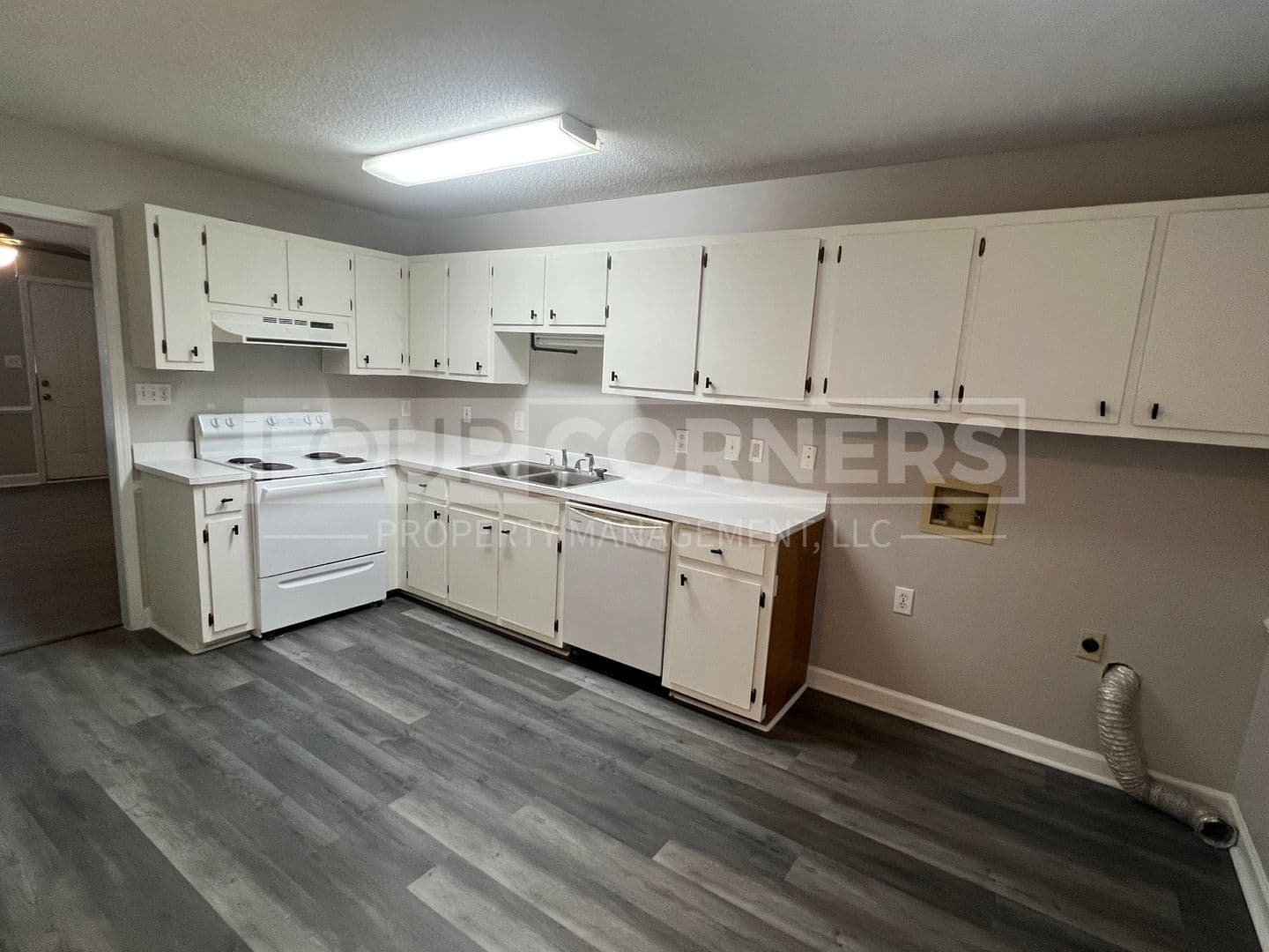 Graham Apartment: 1336 E Main St