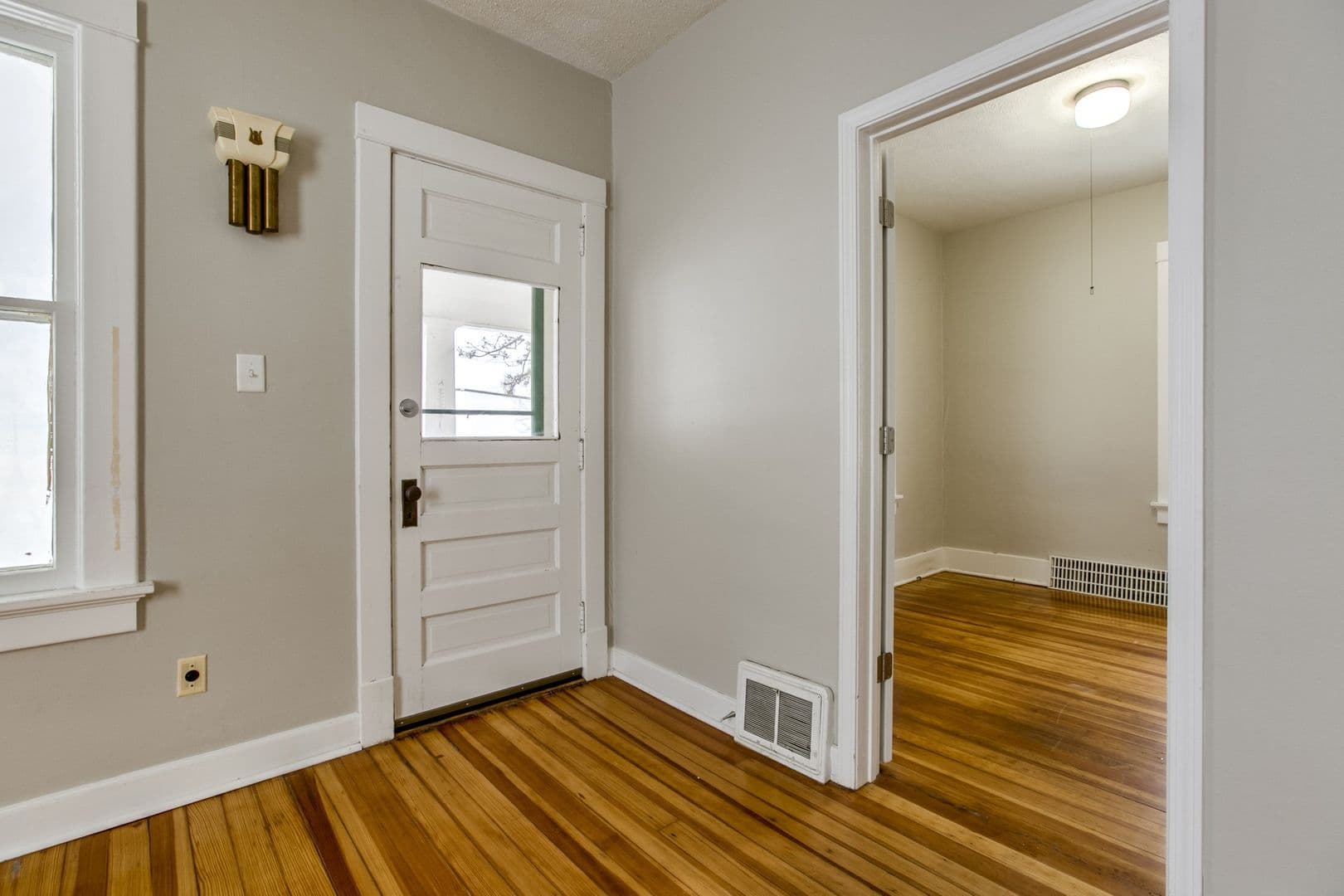 Lincoln Apartment: 3100 N 35th St