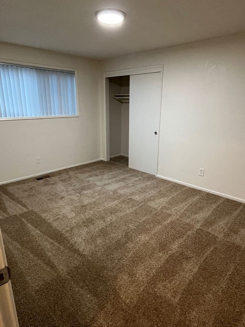 Woodburn Apartment: 1341 W Hayes St