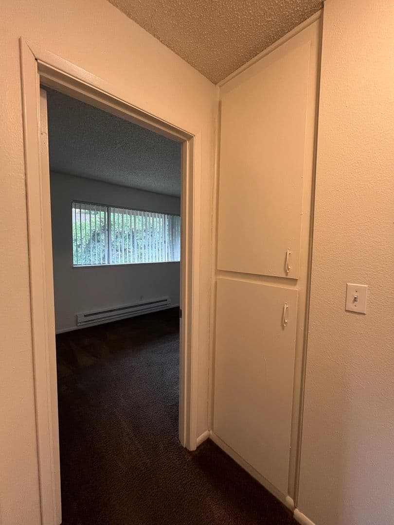 Vancouver Apartment: 2000  Laurel PL