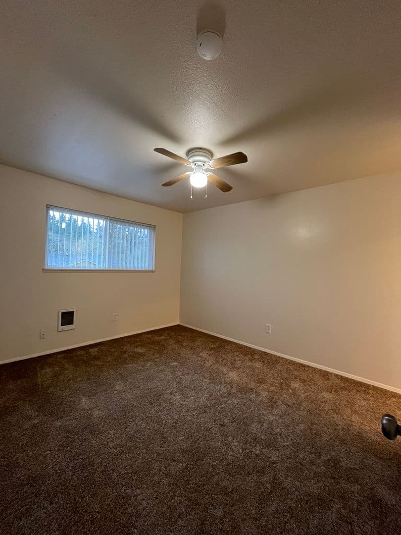 Salem Apartment: 3875 Liberty Rd S