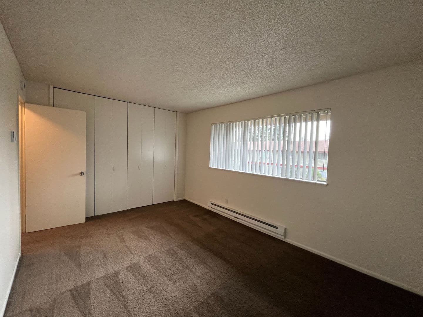Vancouver Apartment: 2000  Laurel PL