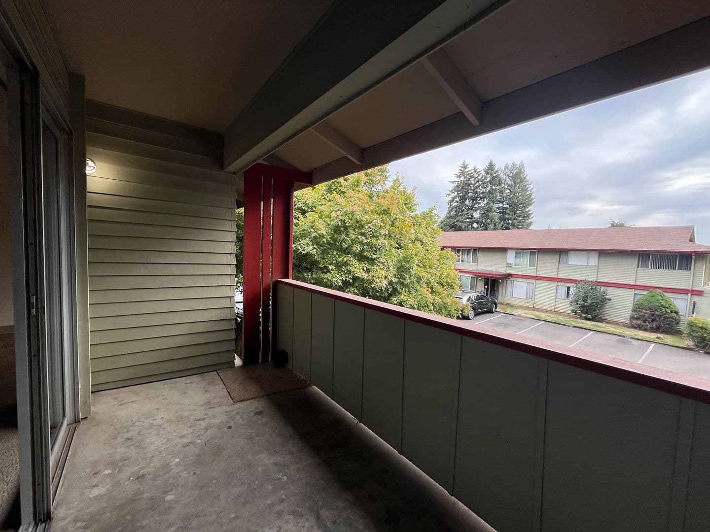 Vancouver Apartment: 2000  Laurel PL