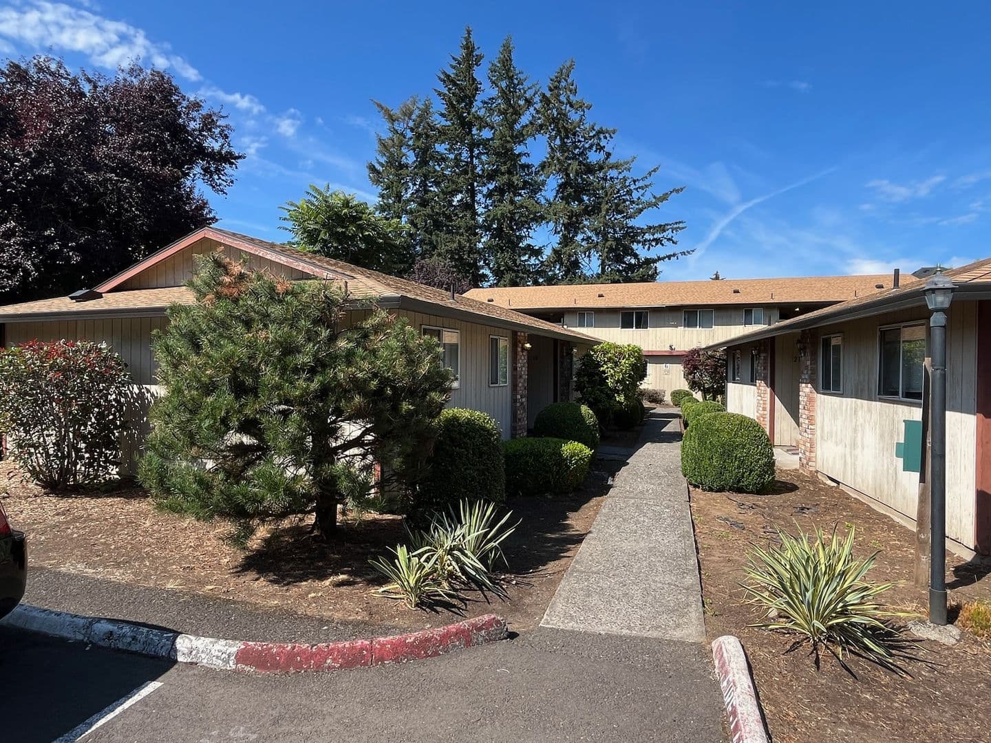 Gresham Apartment: 19201 - 19213 SE Yamhill St
