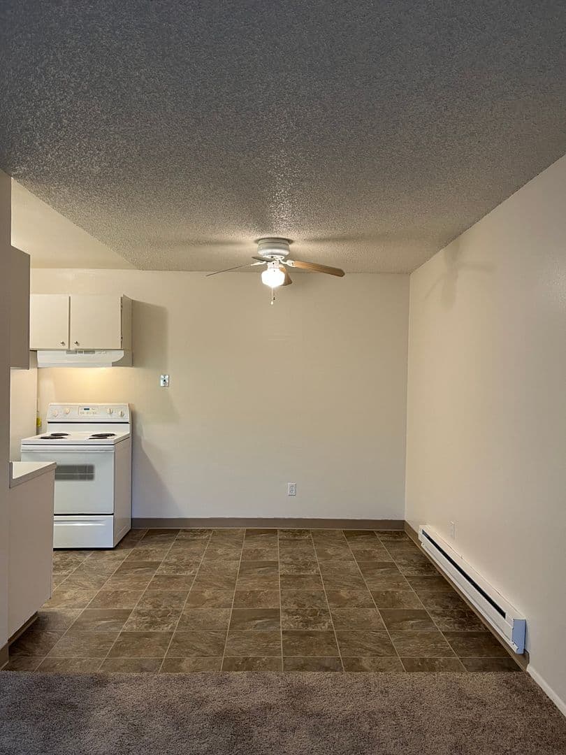 Salem Apartment: 3875 Liberty Rd S