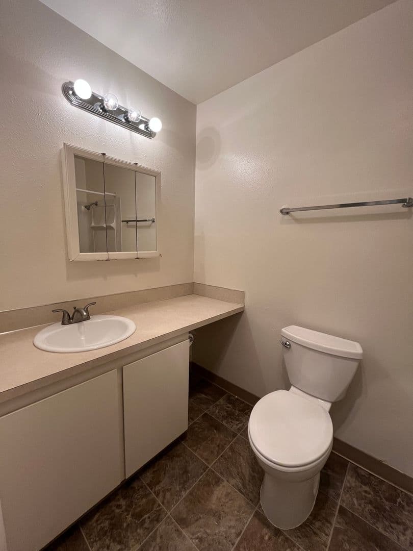 Salem Apartment: 3875 Liberty Rd S