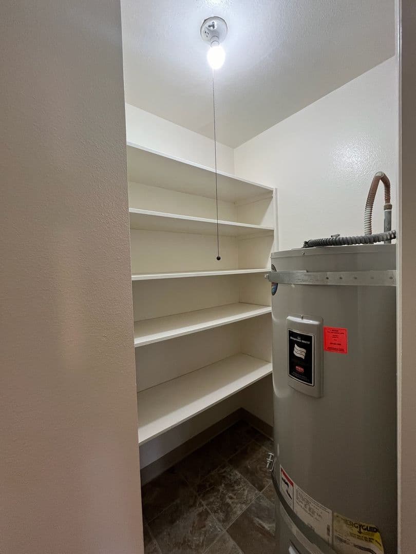 Vancouver Apartment: 2000  Laurel PL