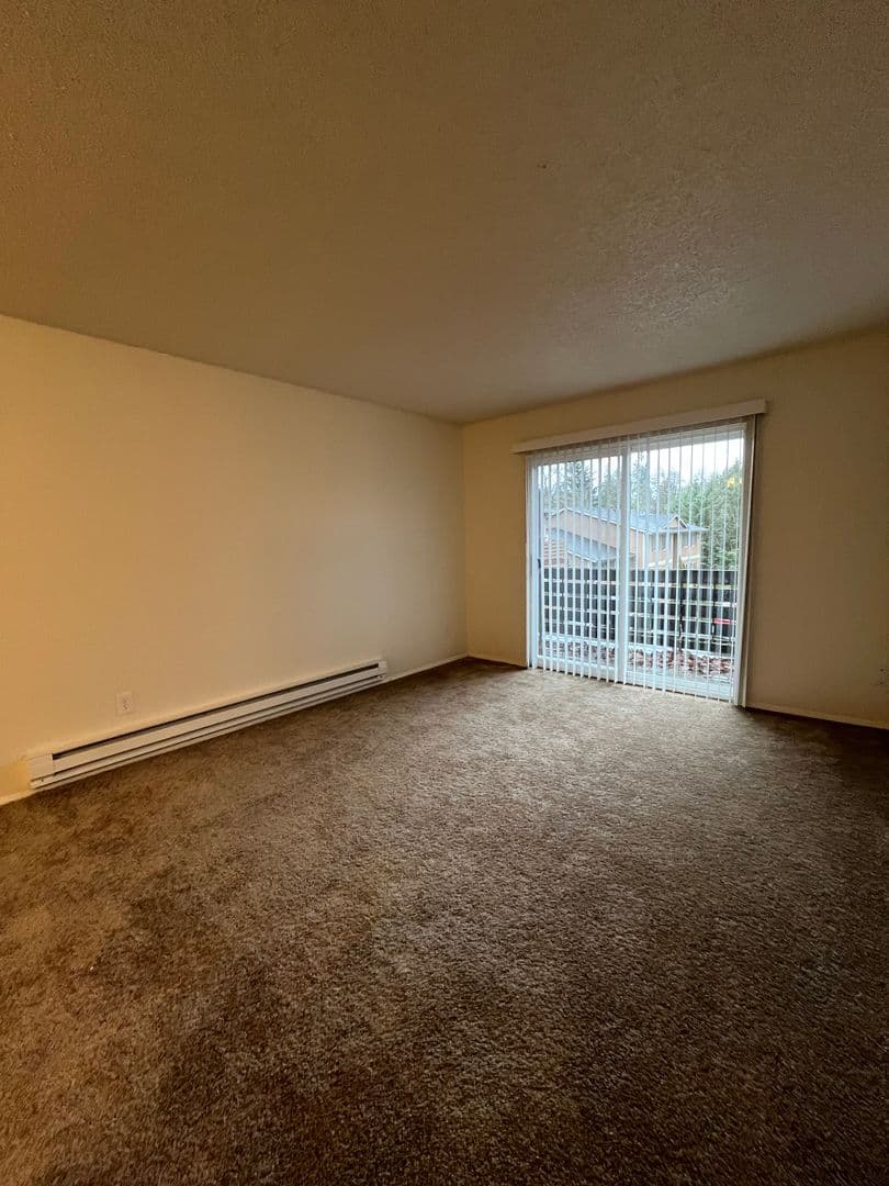 Salem Apartment: 3875 Liberty Rd S